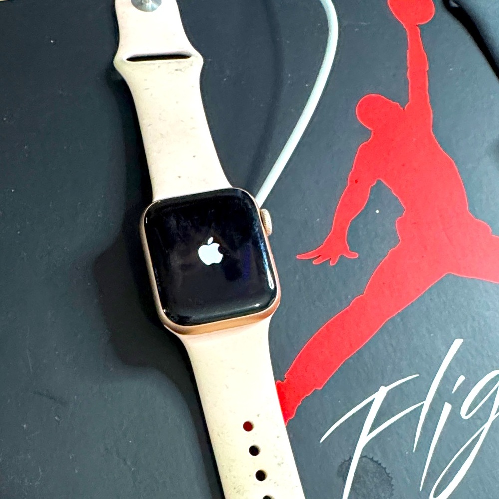 Apple Smartwatch series 6 with pink Band